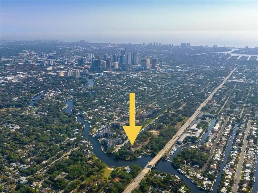 1136 Pina Del Rio Fort Lauderdale, FL 33315