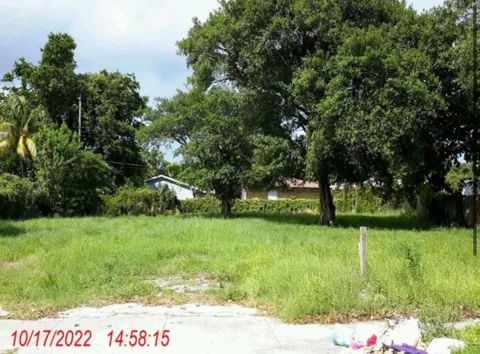 237 NW 11th St