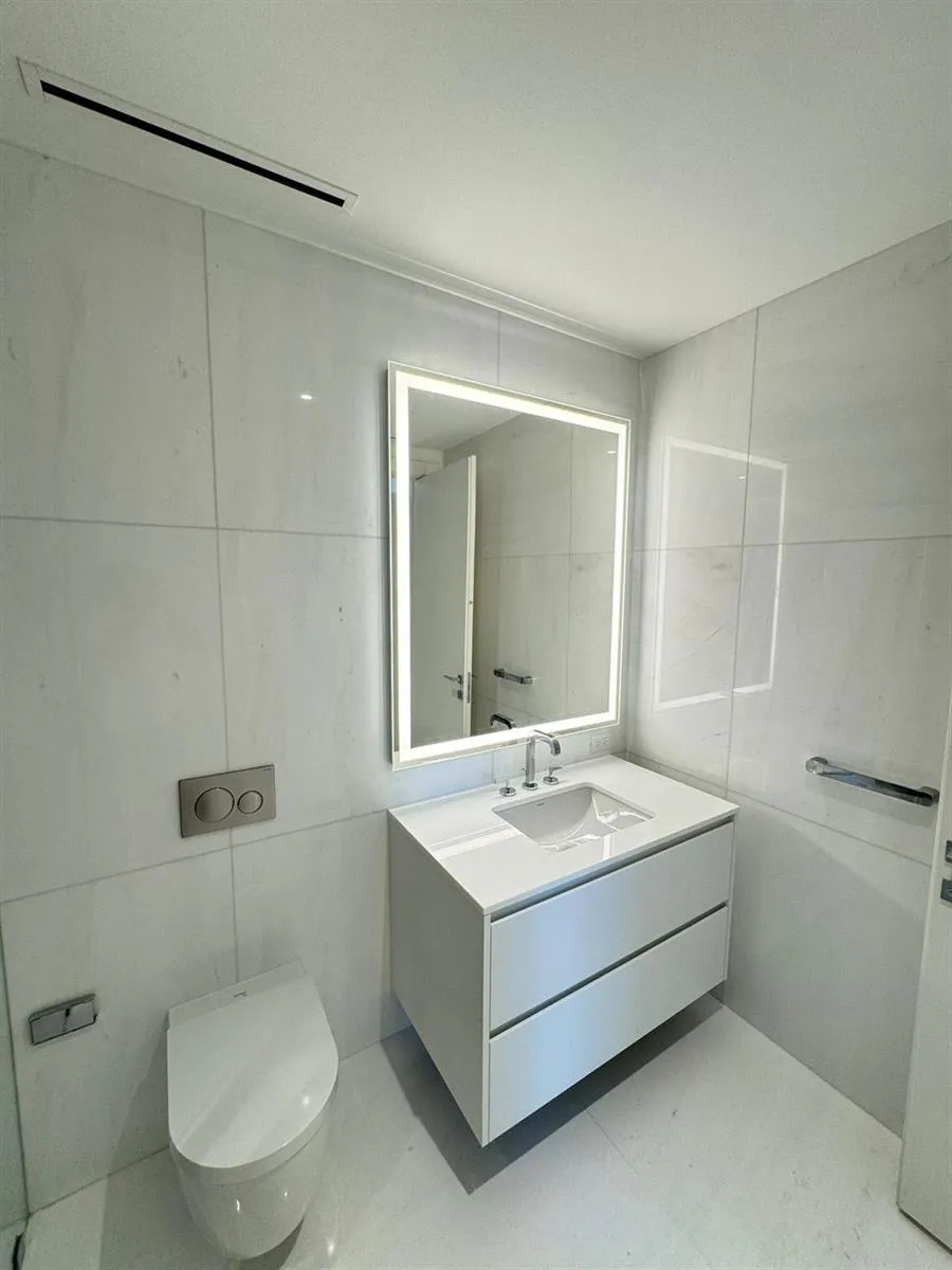 300 Biscayne Blvd Way #2508 Miami, FL 33131