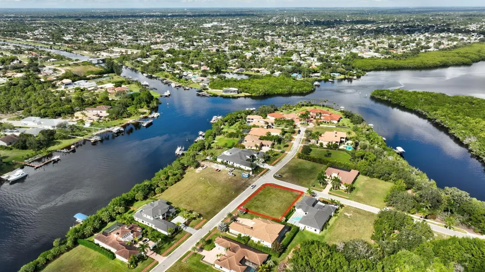 183 SE Via Terra Bella Port St. Lucie, FL 34952