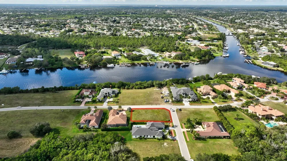 183 SE Via Terra Bella Port St. Lucie, FL 34952