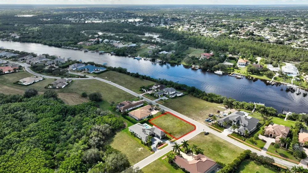 183 SE Via Terra Bella Port St. Lucie, FL 34952