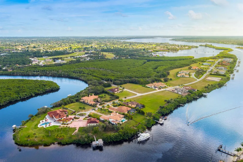 183 SE Via Terra Bella Port St. Lucie, FL 34952