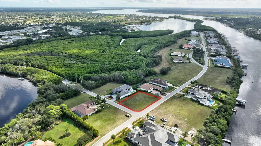 183 SE Via Terra Bella Port St. Lucie, FL 34952