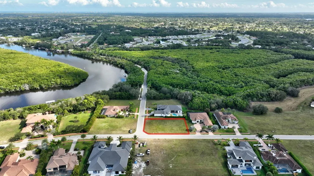 183 SE Via Terra Bella Port St. Lucie, FL 34952
