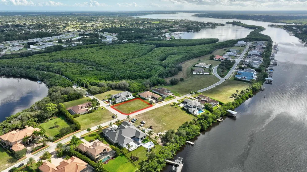 183 SE Via Terra Bella Port St. Lucie, FL 34952