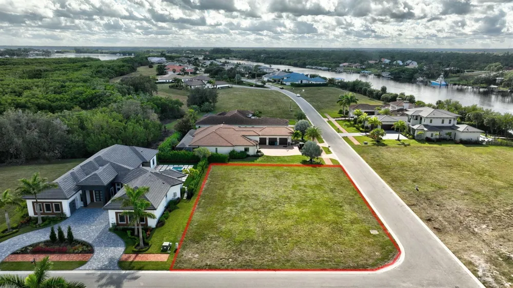183 SE Via Terra Bella Port St. Lucie, FL 34952