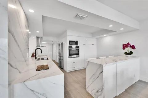 5100 Ocean Boulevard #1016