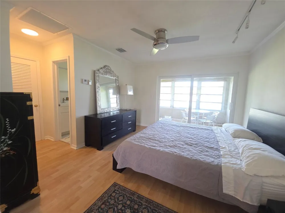 2131 NE 42nd Court #208e Lighthouse Point, FL 33064