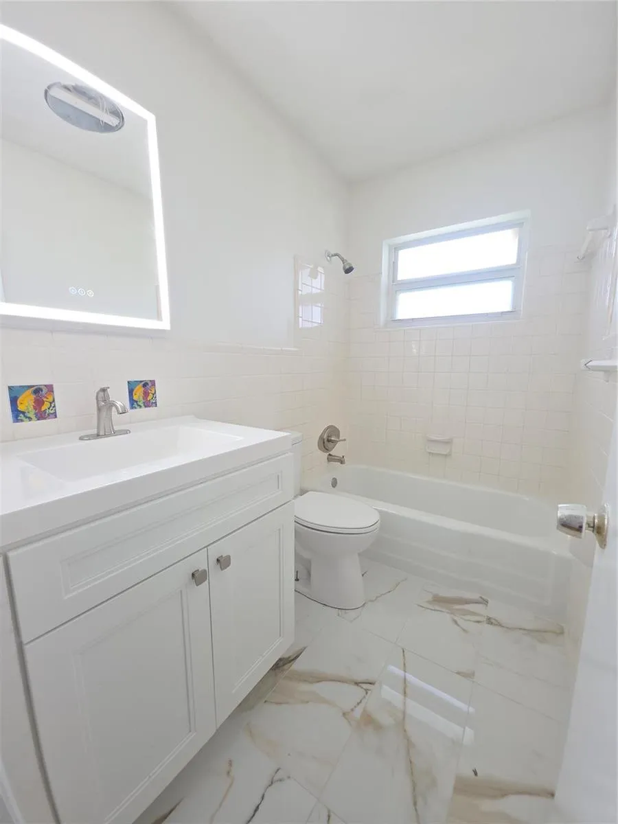 2131 NE 42nd Court #208e Lighthouse Point, FL 33064