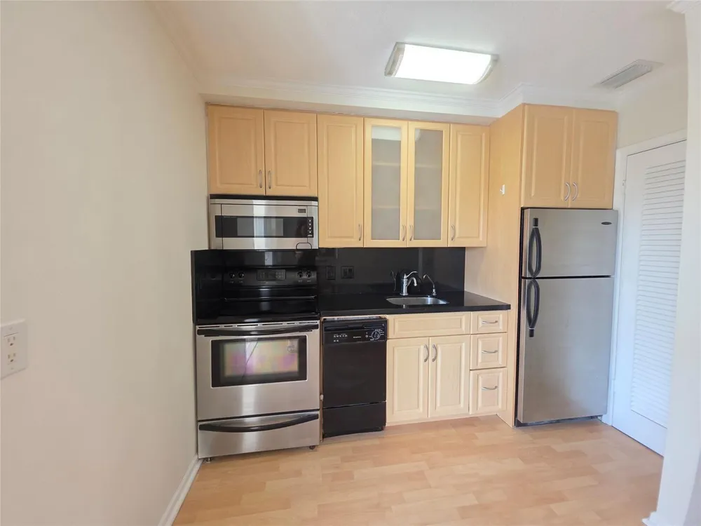 2131 NE 42nd Court #208e Lighthouse Point, FL 33064