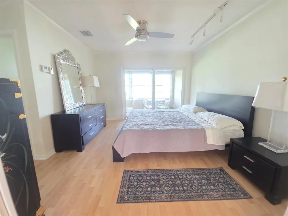 2131 NE 42nd Court #208e Lighthouse Point, FL 33064
