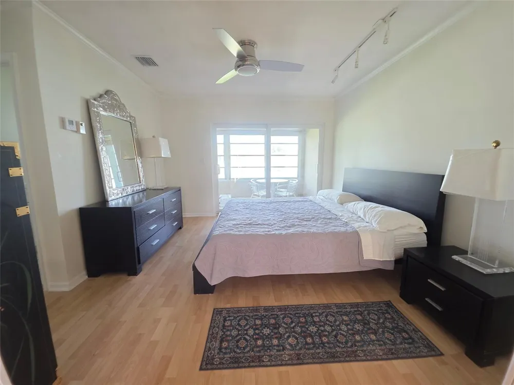 2131 NE 42nd Court #208e Lighthouse Point, FL 33064