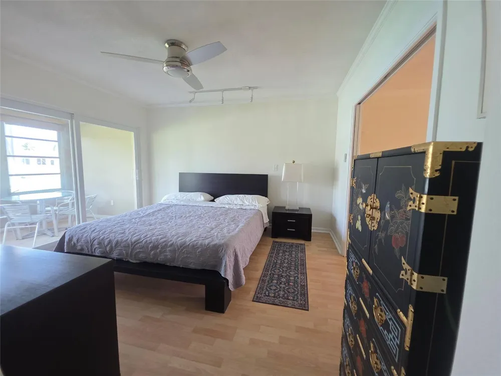 2131 NE 42nd Court #208e Lighthouse Point, FL 33064