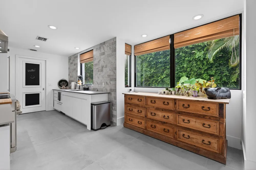423 Chilean Avenue Palm Beach, FL 33480