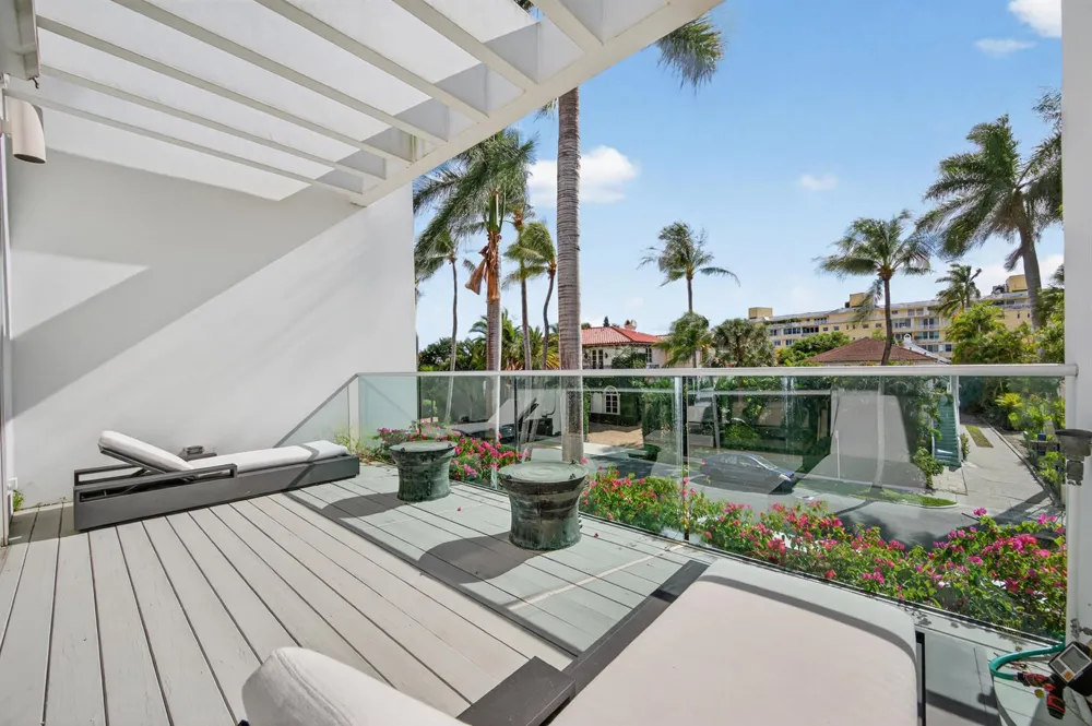 423 Chilean Avenue Palm Beach, FL 33480