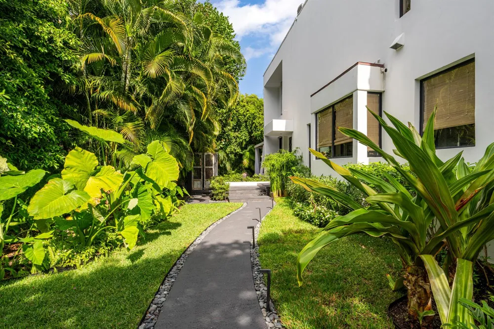 423 Chilean Avenue Palm Beach, FL 33480
