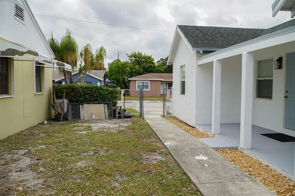 908 W 5th Street Riviera Beach, FL 33404
