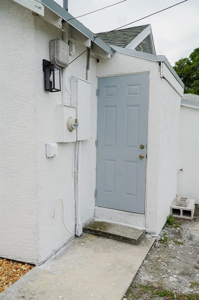 908 W 5th Street Riviera Beach, FL 33404