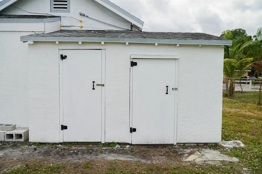 908 W 5th Street Riviera Beach, FL 33404