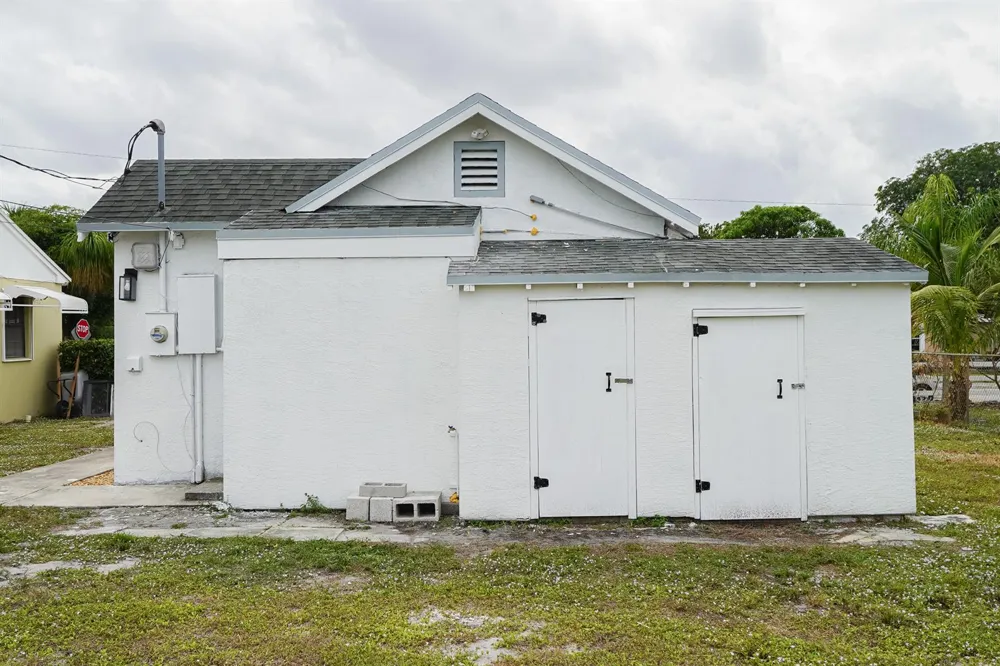 908 W 5th Street Riviera Beach, FL 33404