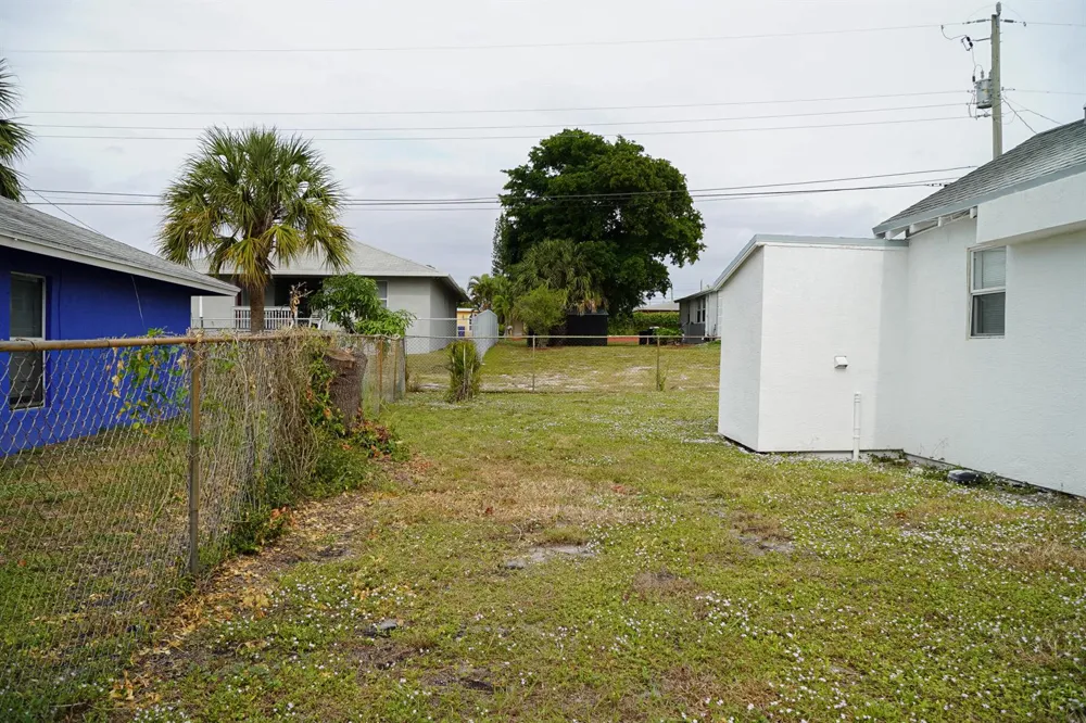 908 W 5th Street Riviera Beach, FL 33404