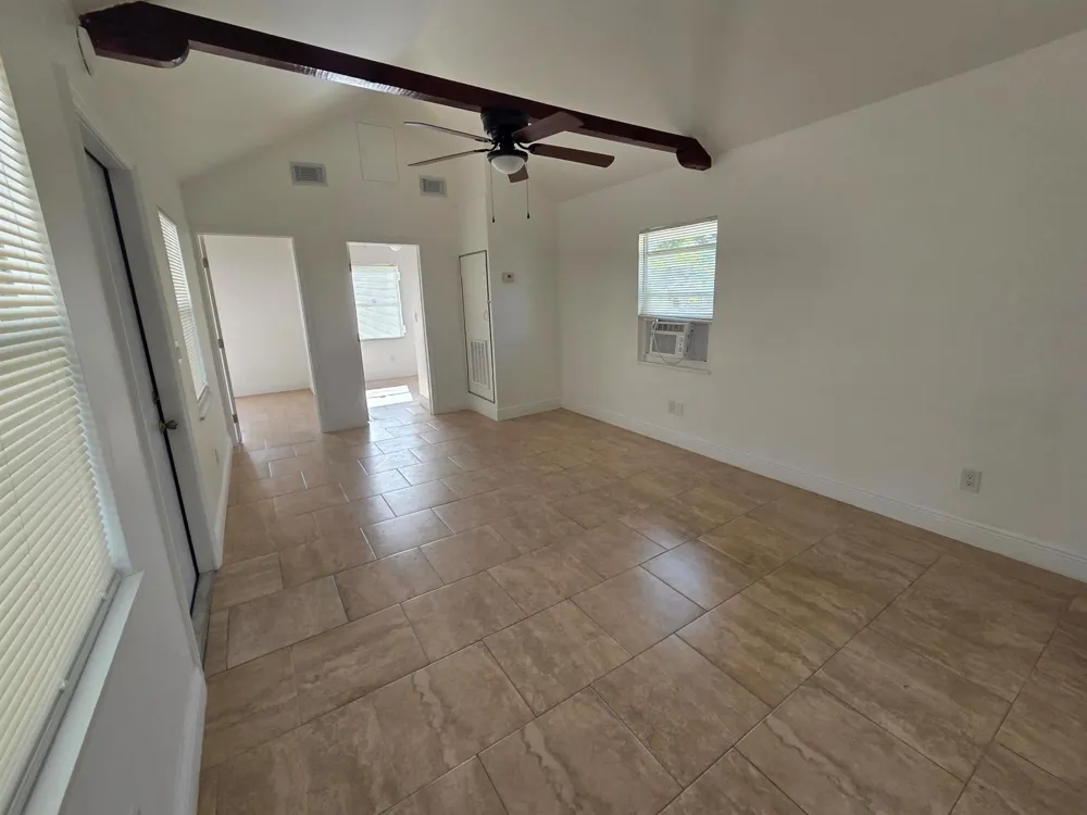 908 W 5th Street Riviera Beach, FL 33404