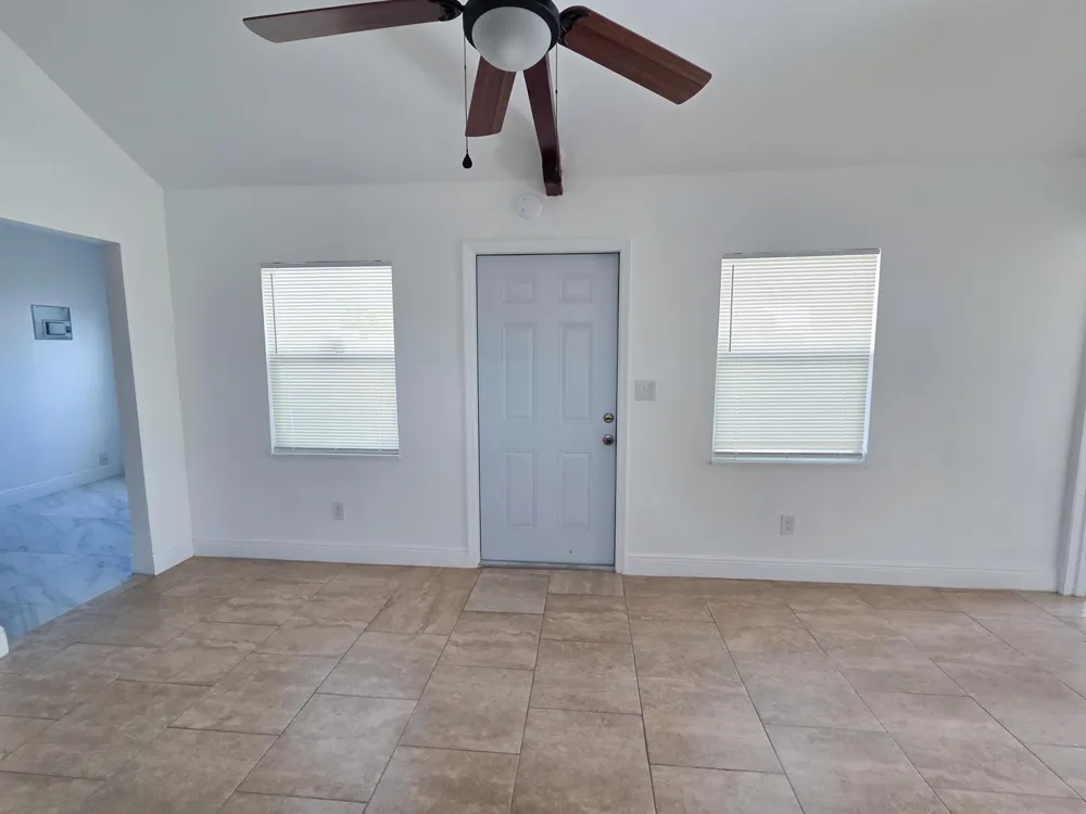 908 W 5th Street Riviera Beach, FL 33404