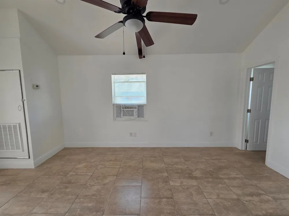 908 W 5th Street Riviera Beach, FL 33404