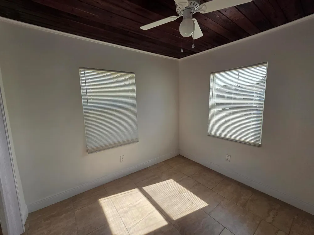 908 W 5th Street Riviera Beach, FL 33404