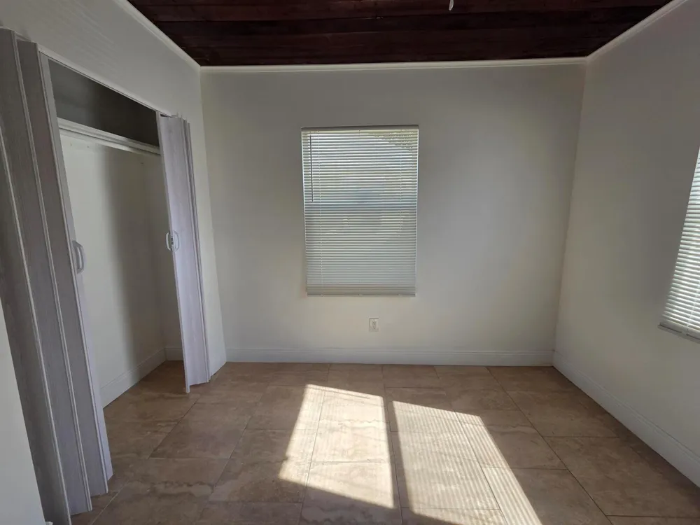 908 W 5th Street Riviera Beach, FL 33404