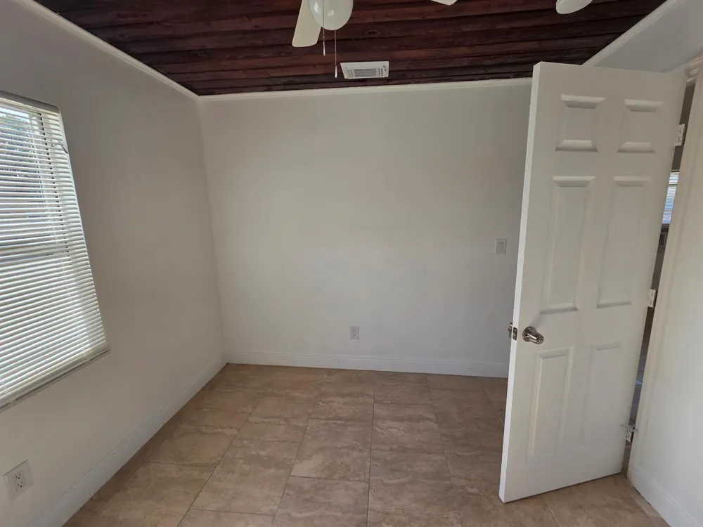 908 W 5th Street Riviera Beach, FL 33404
