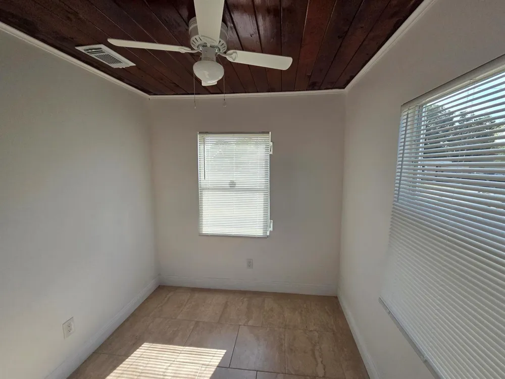 908 W 5th Street Riviera Beach, FL 33404