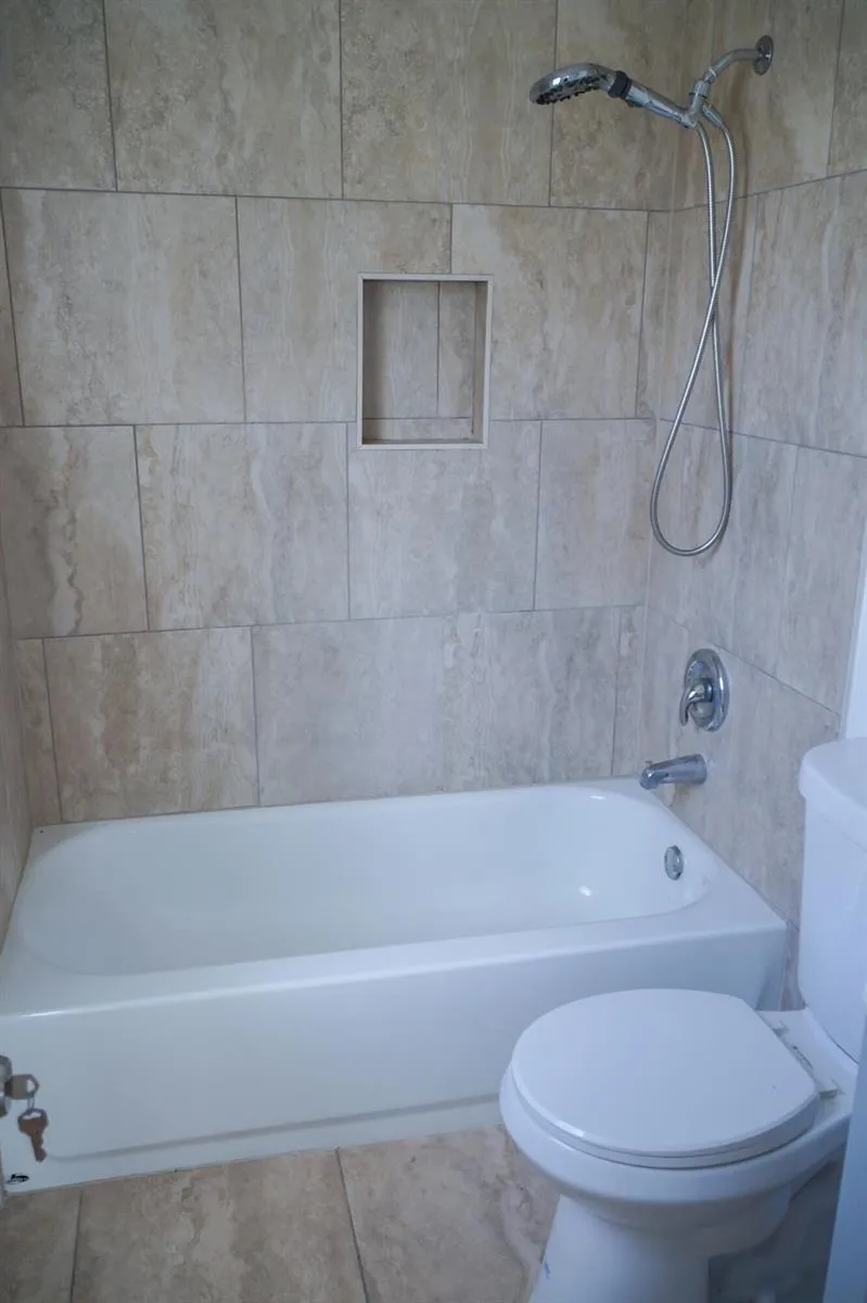 908 W 5th Street Riviera Beach, FL 33404