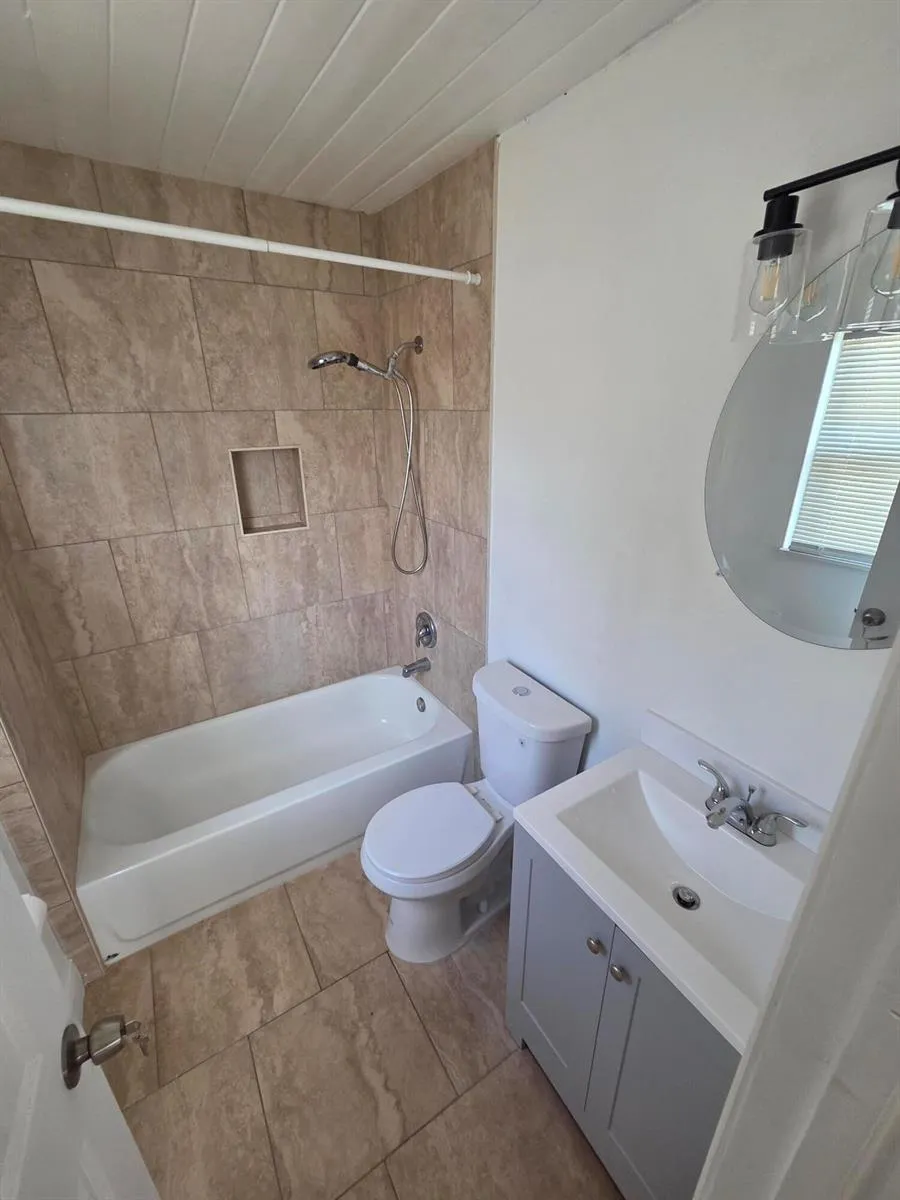 908 W 5th Street Riviera Beach, FL 33404