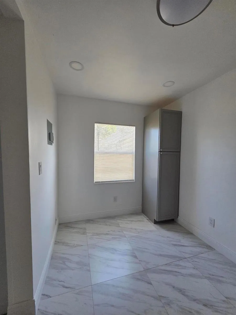 908 W 5th Street Riviera Beach, FL 33404