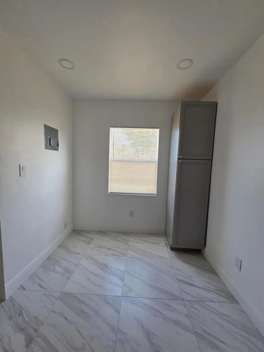 908 W 5th Street Riviera Beach, FL 33404