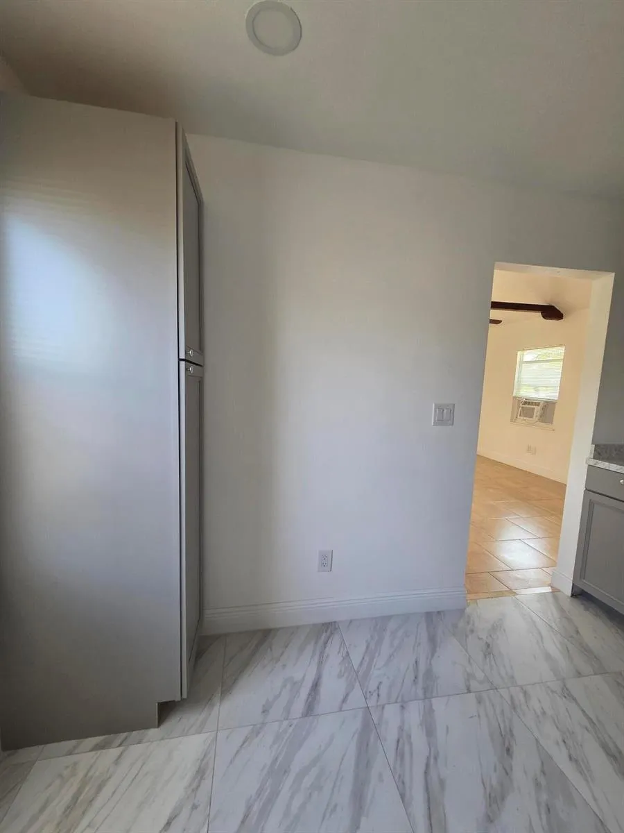 908 W 5th Street Riviera Beach, FL 33404
