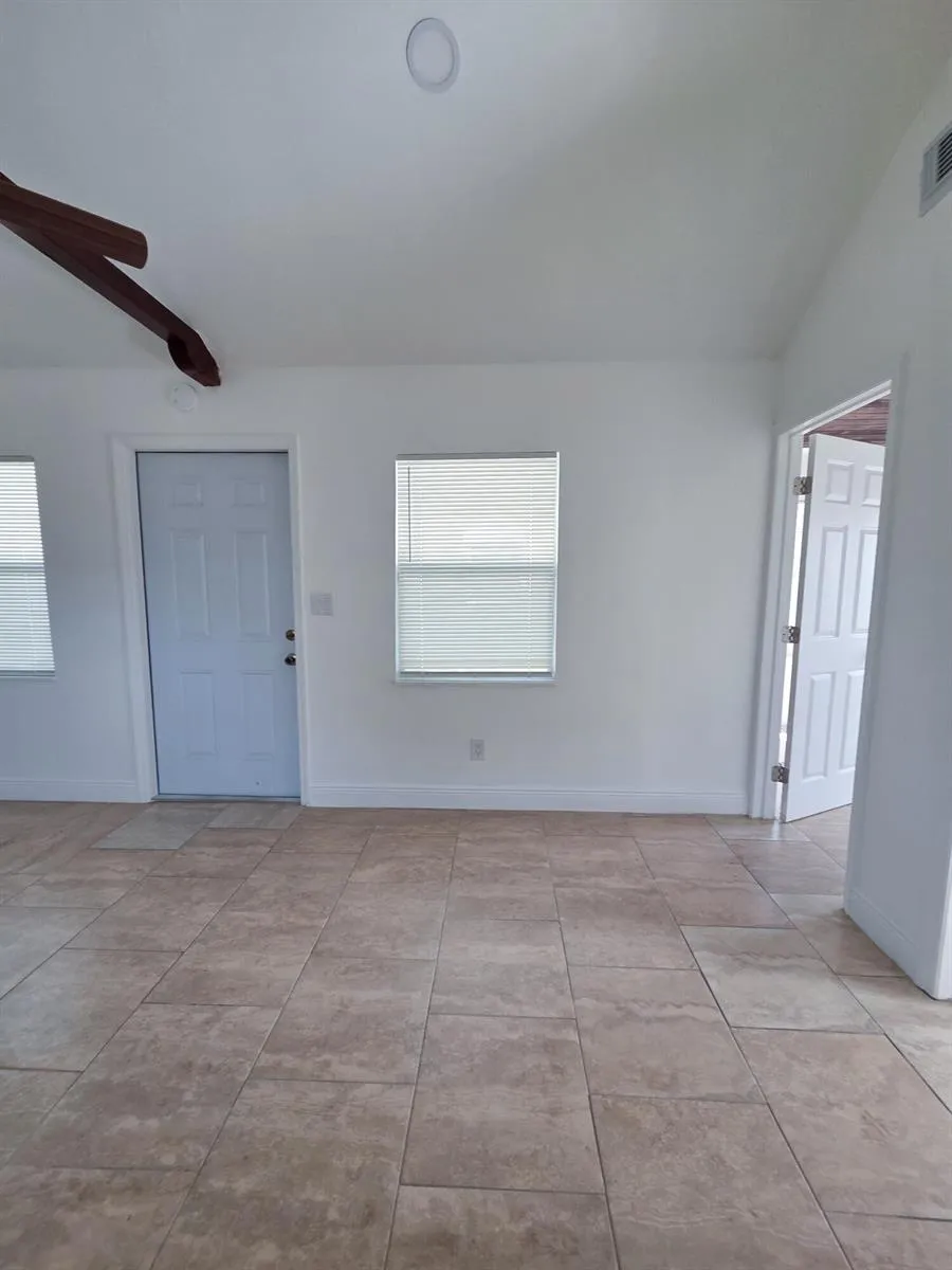 908 W 5th Street Riviera Beach, FL 33404