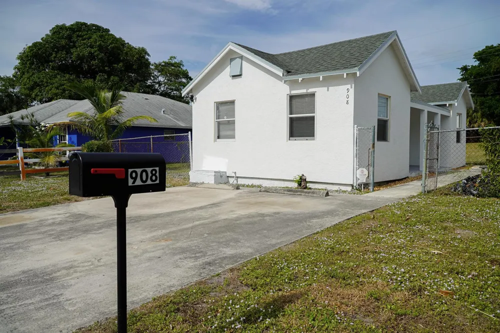 908 W 5th Street Riviera Beach, FL 33404