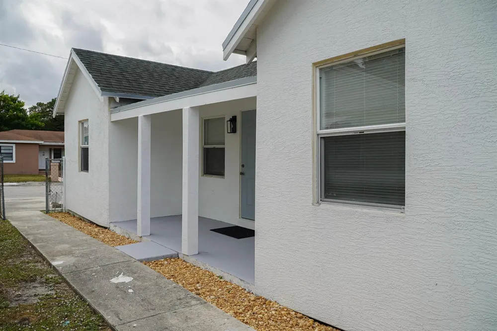 908 W 5th Street Riviera Beach, FL 33404
