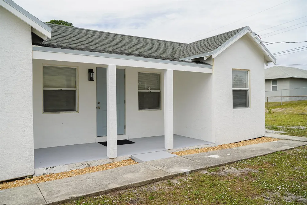 908 W 5th Street Riviera Beach, FL 33404