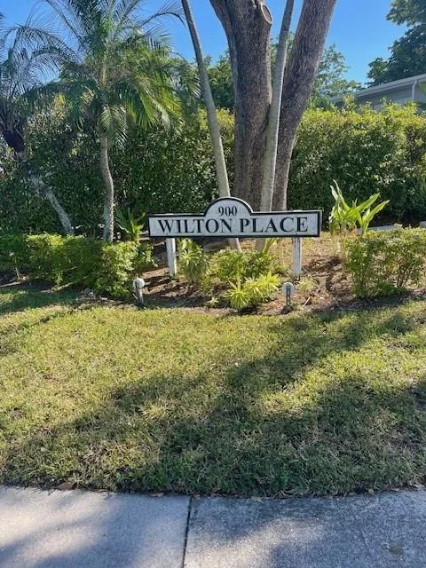 900 NE 26 STREET #15