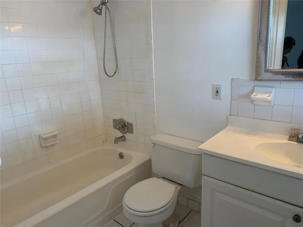 900 NE 26 STREET #15 Wilton Manors, FL 33305