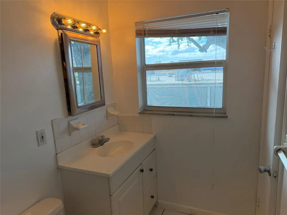 900 NE 26 STREET #15 Wilton Manors, FL 33305