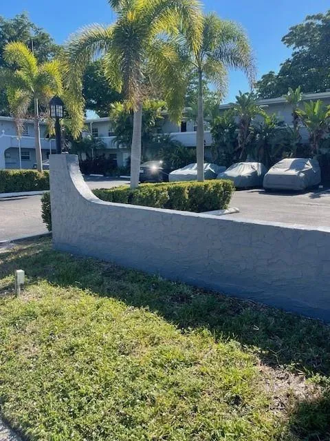900 NE 26 STREET #15 Wilton Manors, FL 33305