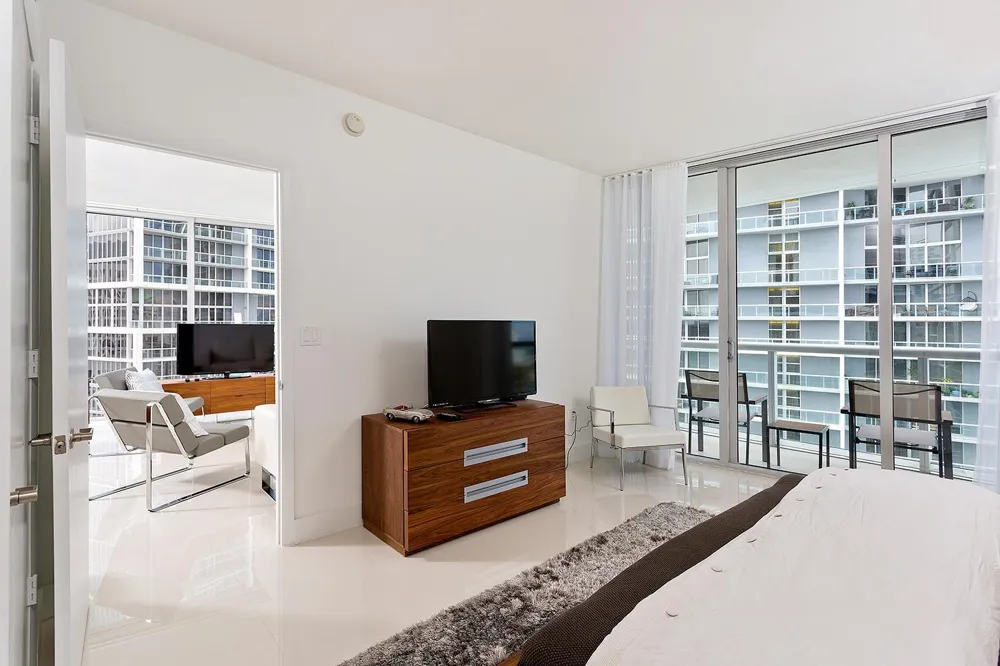 495 Brickell Avenue #4010 Miami, FL 33131