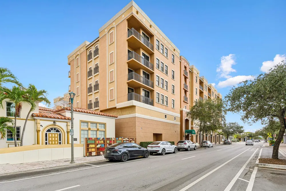 511 Lucerne Avenue #416 
