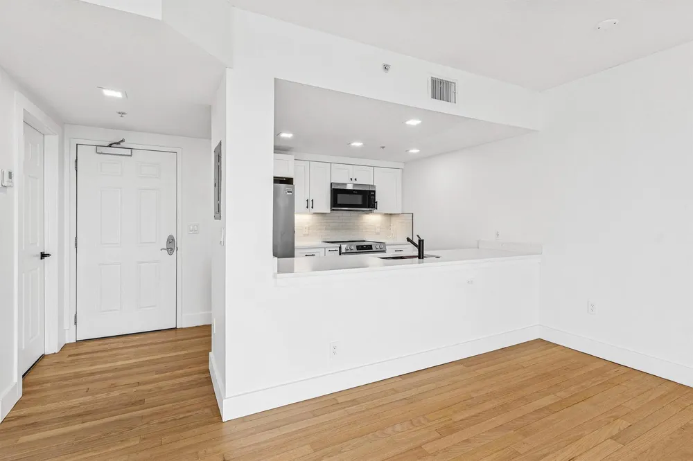 511 Lucerne Avenue #416 
