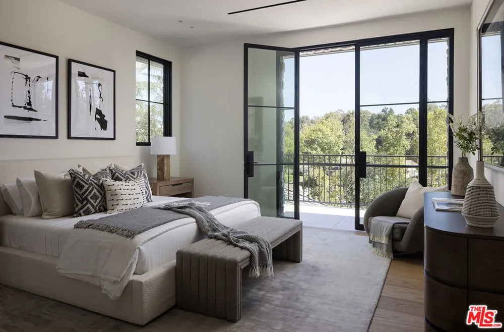 5544 Hoback Glen Road Hidden Hills, CA 91302